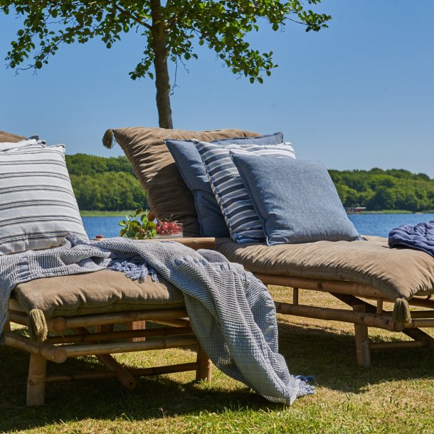 Speedtsberg pude i m�rkebl� denim farve