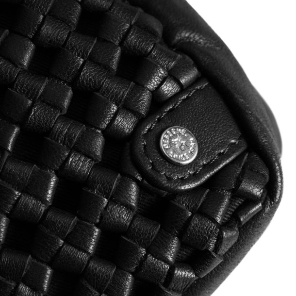 Depeche cluth i sort flettet skind