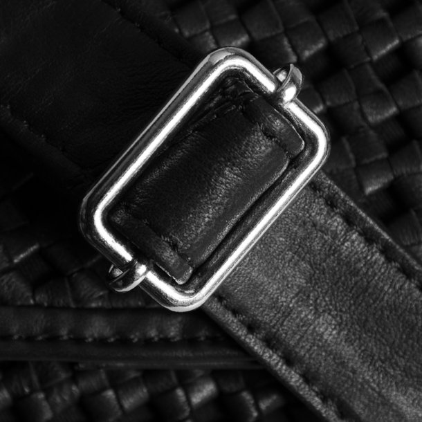 Depeche cluth i sort flettet skind