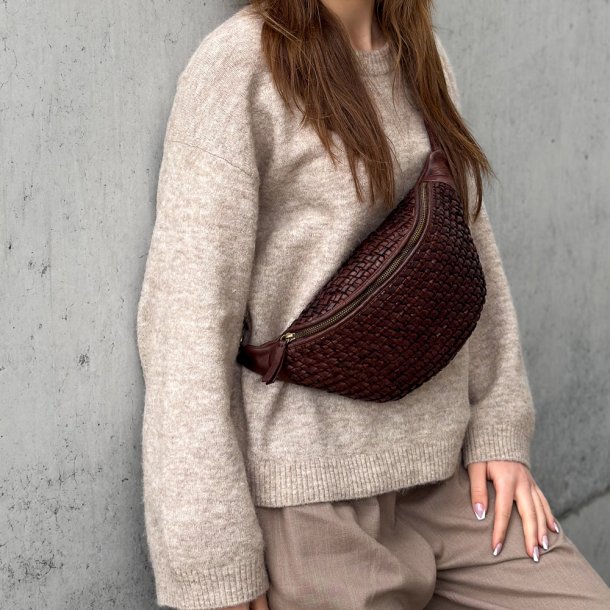 Depeche bumbag i brunt flettet skind