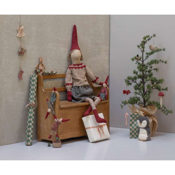 Maileg nissedreng 2025 str 3 i bukser og strikket trje