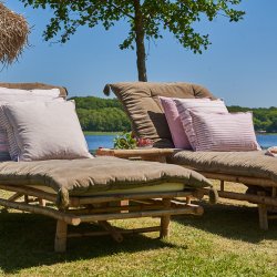 Speedtsberg pude med lyser�de og hvide striber