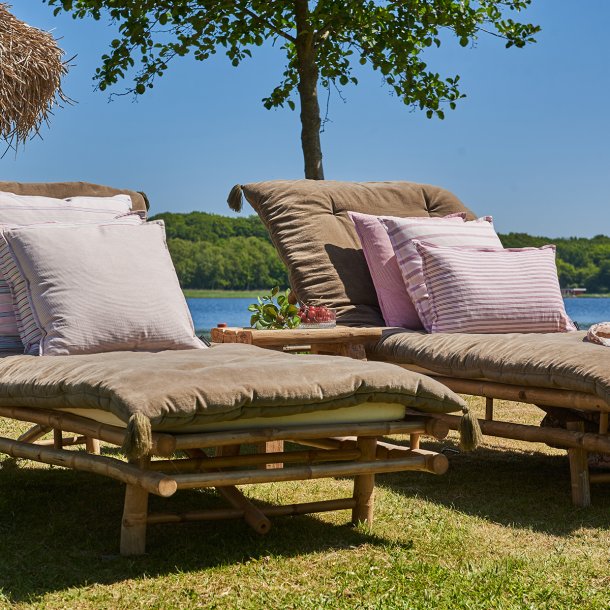 Speedtsberg pude med lyser�de og hvide striber