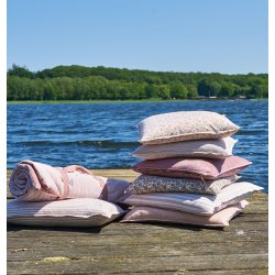 Speedtsberg pude med lyser�de og hvide striber