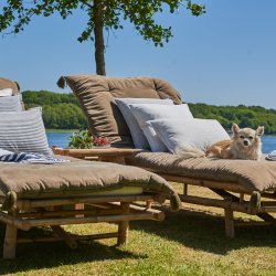 Speedtsberg pude med lysebl� og hvide striber