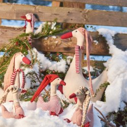 Speedtsberg Gytha gs med lang rd strikket hue