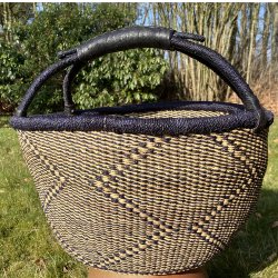 Hammershus fairtrade kurv fra Ghana i natur og mrkebl