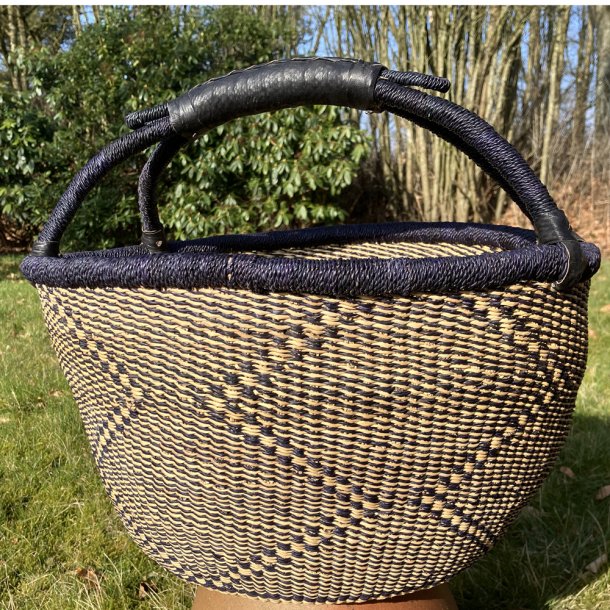 Hammershus fairtrade kurv fra Ghana i natur og mrkebl