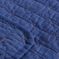 Ib Laursen quiltet plaid i indigo med korssting