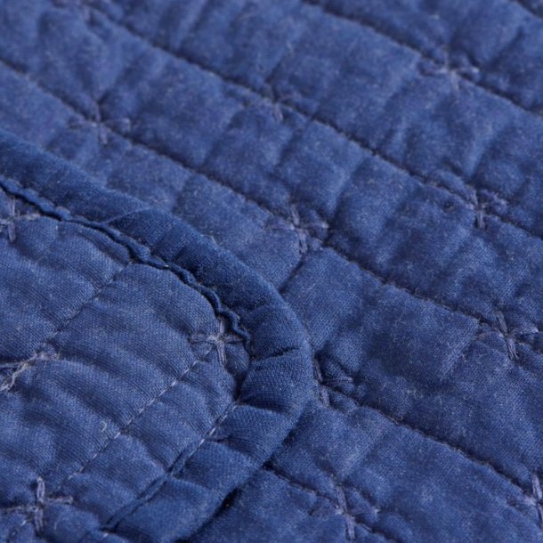 Ib Laursen quiltet plaid i indigo med korssting