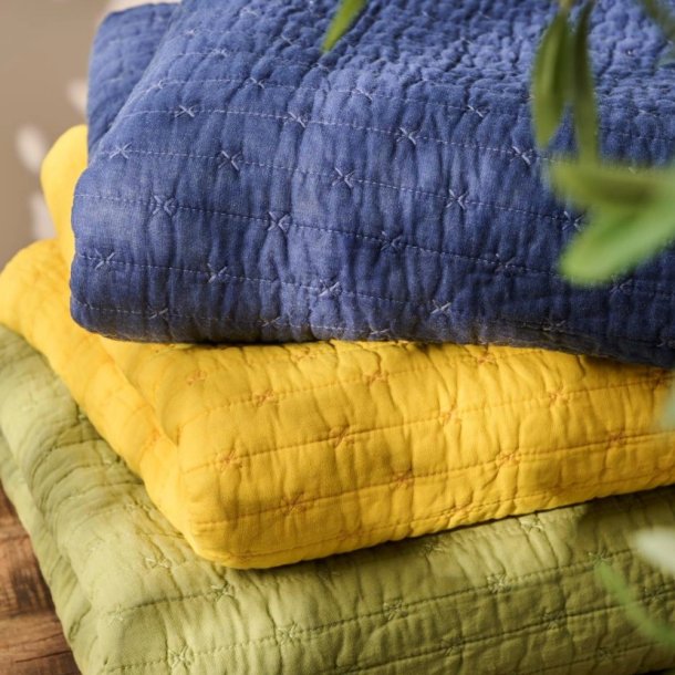 Ib Laursen quiltet plaid i herbal green med korssting