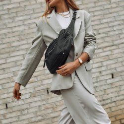  Depeche stor bumbag i bldt sort skind