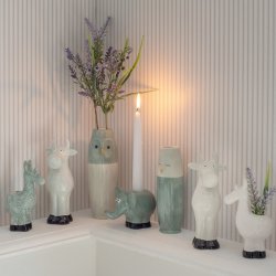 Speedtsberg vase som en ko i hvidt keramik