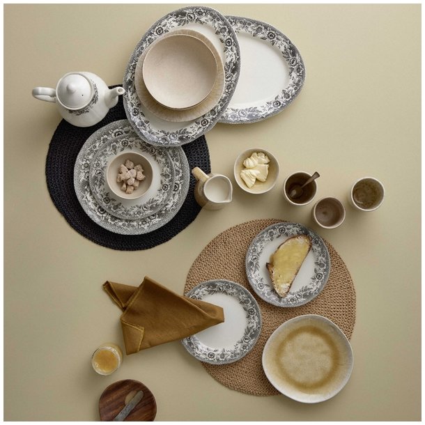 Bungalow rund dkkeserviet i natur med frynser