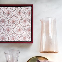 Bungalow lakeret bakke i oat til dekoration og servietter