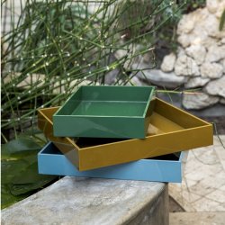 Bungalow lakeret bakke i oat til dekoration og servietter